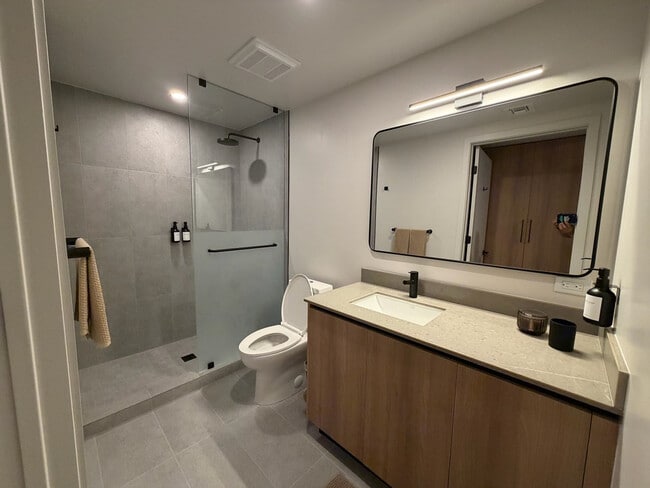 Building Photo - 121 NE 5th St