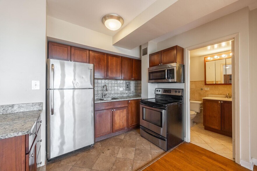 Building Photo - 4180 N Marine Dr