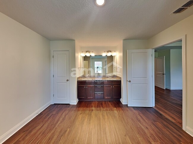 Building Photo - 32 Atlanta Dr