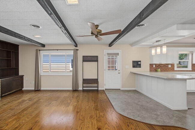 Building Photo - Spacious 3-Bedroom, 2-Bath Home for Rent in Urbana