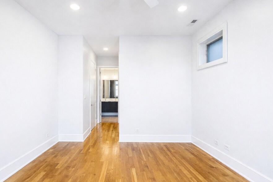 Building Photo - 2424 W Chicago Ave