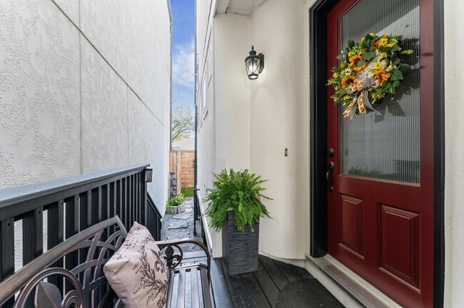 Building Photo - 1139 W 21st St