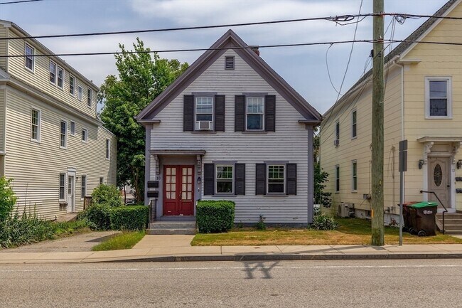 Building Photo - 10 Samoset St