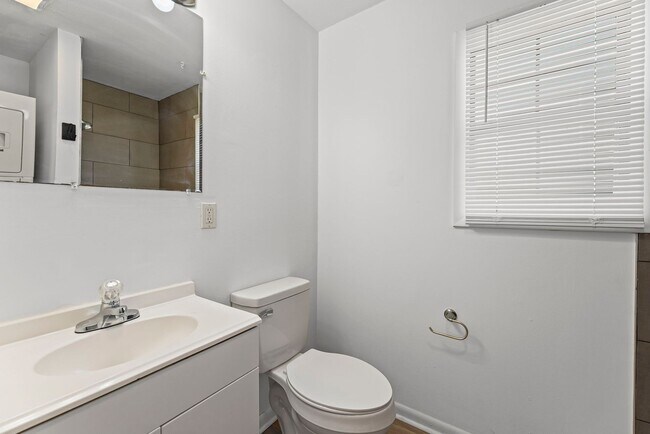 Building Photo - Newly Renovated Home - Steps Away from KU Med