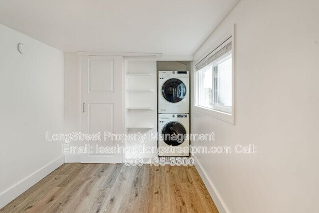 Building Photo - 536 NE San Rafael St