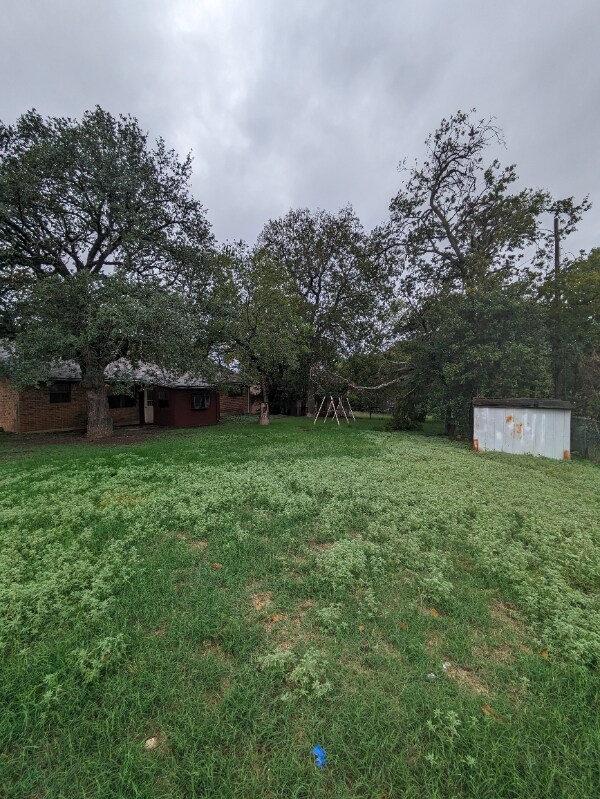 Building Photo - 933 Edwards St