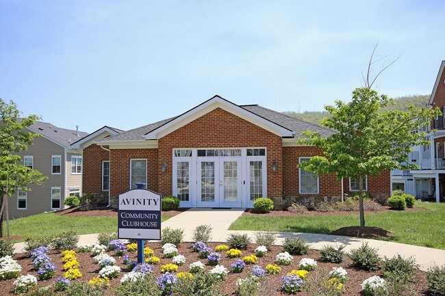 Building Photo - Beautiful Light-Filled Avinity Townhome