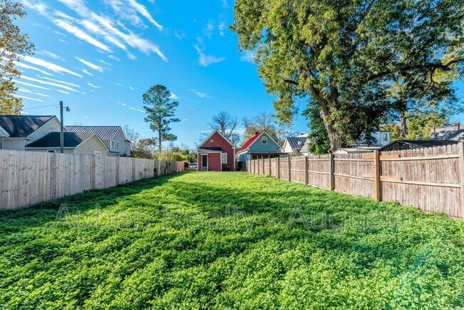 Building Photo - 209 Telfair St