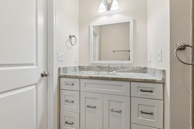 Building Photo - Gorgeous Home Ready for Move In