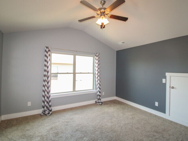 Building Photo - Great Location near Edgewater and Toyota F...