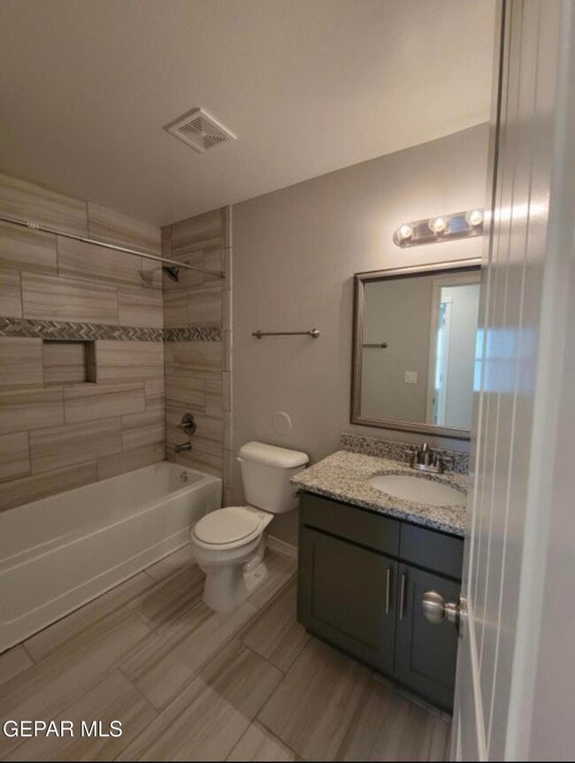 Building Photo - 15017 Dream Ct