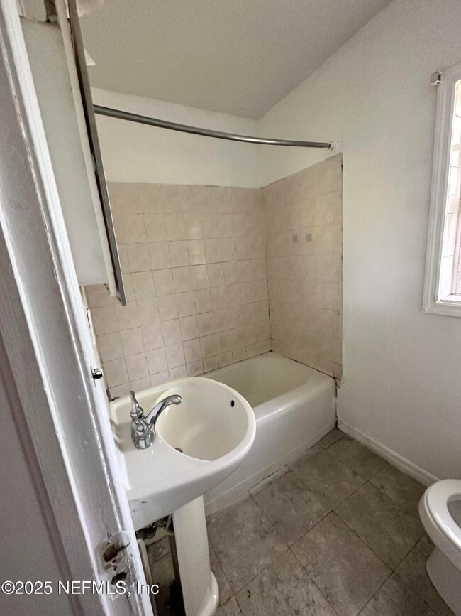 Building Photo - 5174 Admiral Dr