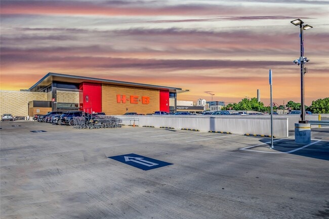 Building Photo - 1141 W 18th St