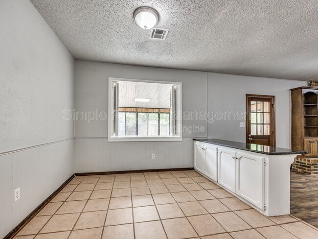 Building Photo - 1706 High Meadows Dr