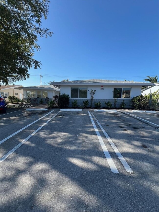 Building Photo - 1831 NE 56th St