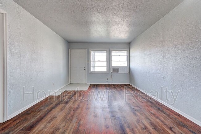 Building Photo - 412 Monroney Dr