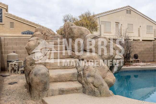 Building Photo - Large Beautiful Home with a Pool in a Prim...