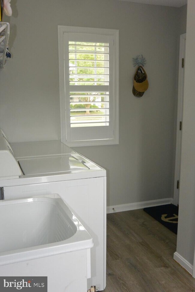 Building Photo - 33718 Chatham Way