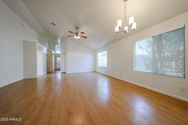 Building Photo - 214 S Rush Cir E