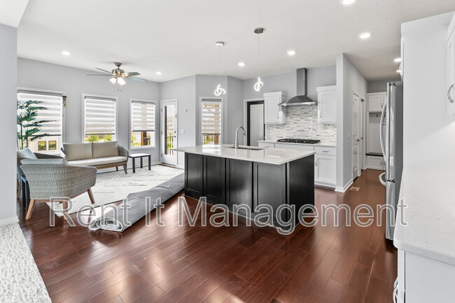 Building Photo - 18765 Larimore St