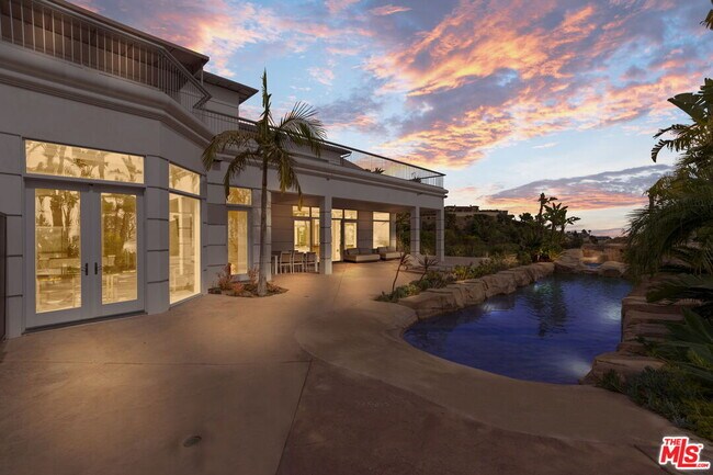 Building Photo - 360 Trousdale Pl