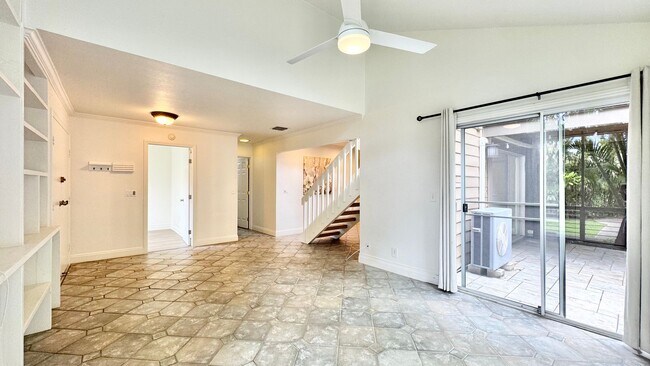 Building Photo - Available NOW - 4 BED, 2.5 BATH w/ 2 PARKING in Haiku Gardens (Kaneohe)