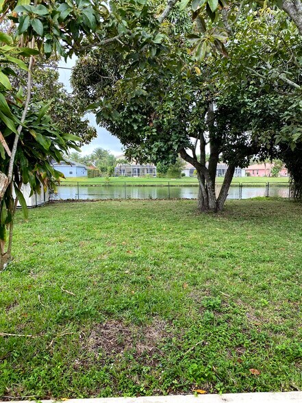 Building Photo - 785 Hibiscus Dr