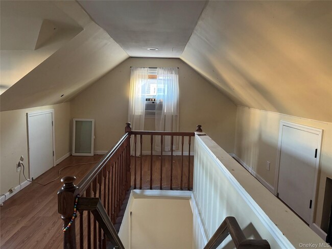 Building Photo - 658 Wyngate Dr E