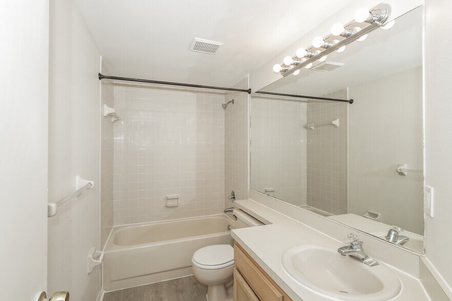 Building Photo - 10148 Cedar Dune Dr