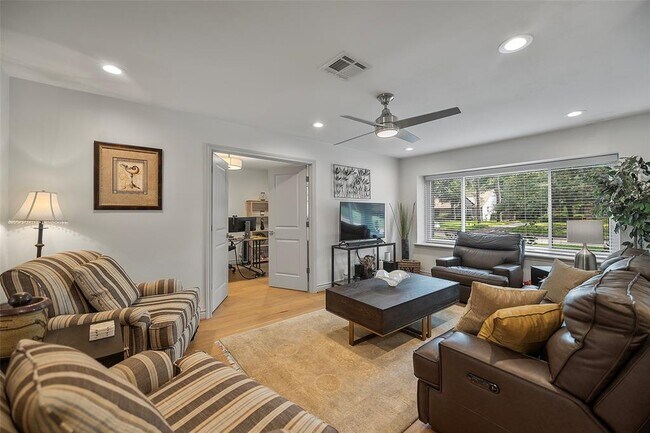 Building Photo - 1615 Maux Dr