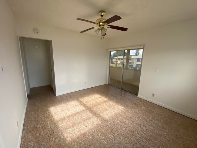 Building Photo - 209 Norwich I