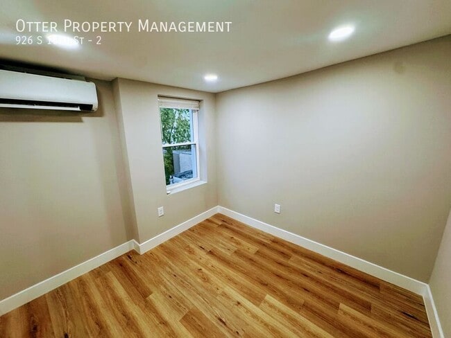 Building Photo - 926 S 15th St