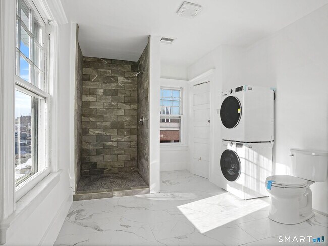 Building Photo - 1911 Summer St