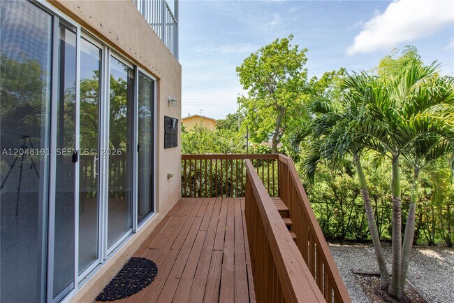 Building Photo - 2782 SW 33rd Ave