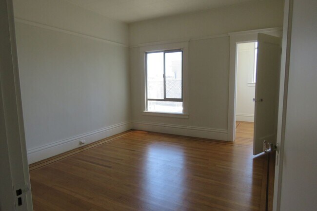 Building Photo - 152A