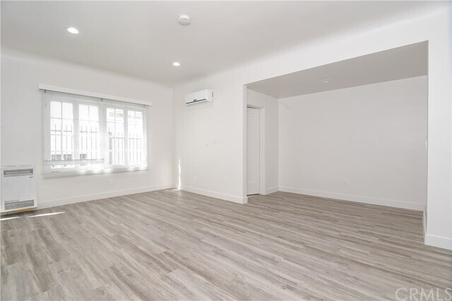 Building Photo - 121 S Elm Dr