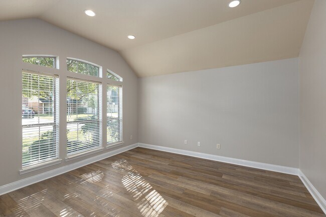 Building Photo - 13043 Sweetgum Shores Dr