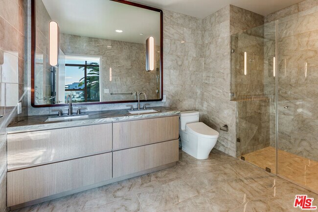 Building Photo - 700 Broadway