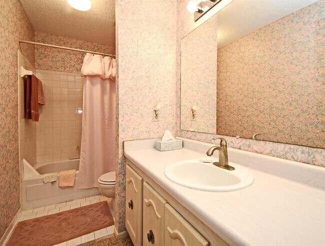 Building Photo - 536 Orange Dr