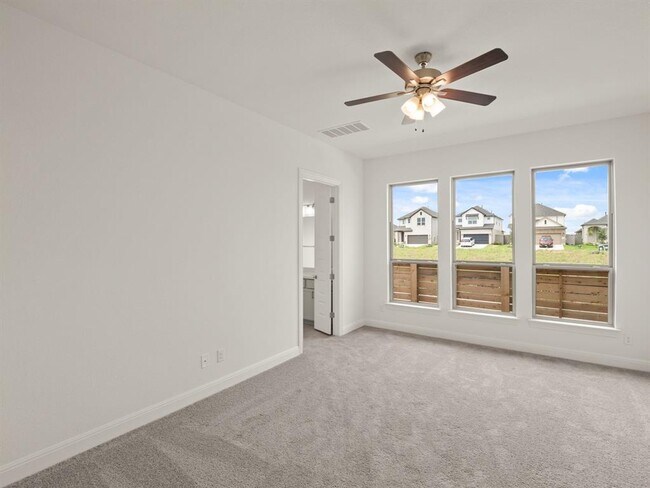 Building Photo - 100 Royal Fern Rd