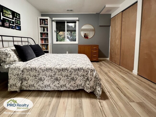 Building Photo - Recently Remodeled 4 Bedroom Home