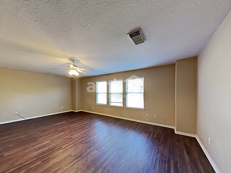 Building Photo - 4719 Blue Spruce Hill St