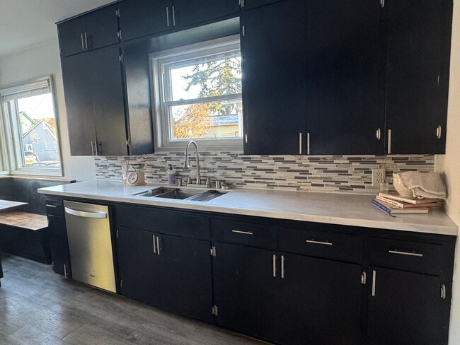 Building Photo - Stunning 3 Bedroom home in Everett