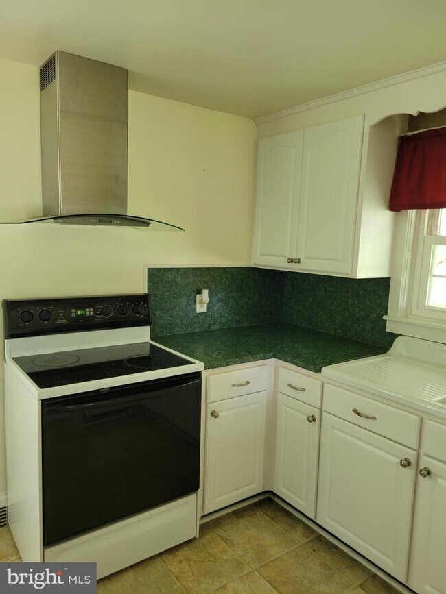 Building Photo - 994 Gravel Pike