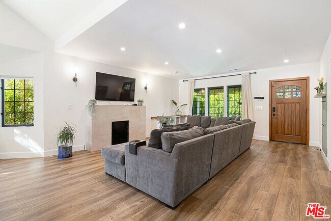 Building Photo - 13220 Erwin St