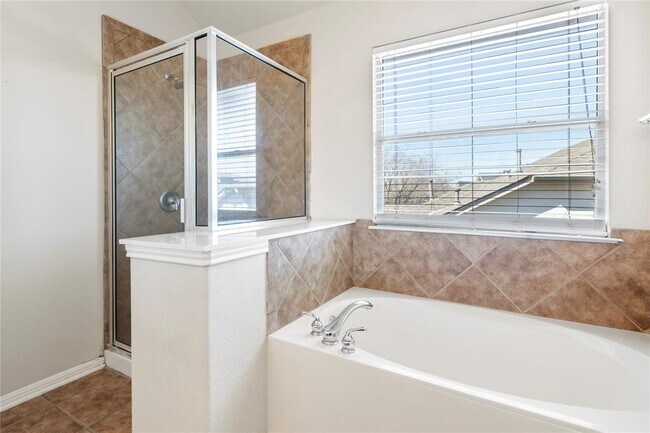 Building Photo - 3807 Links Ln