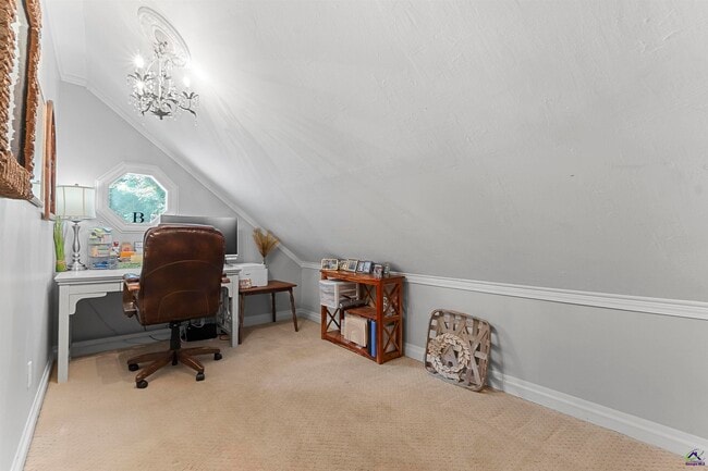 Building Photo - 217 Mossland Dr