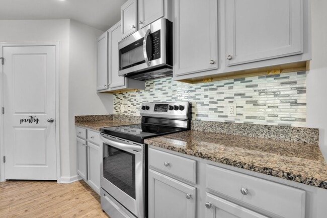 Building Photo - Bright & Spacious 4-Bedroom Home in Savannah’s Godley Park