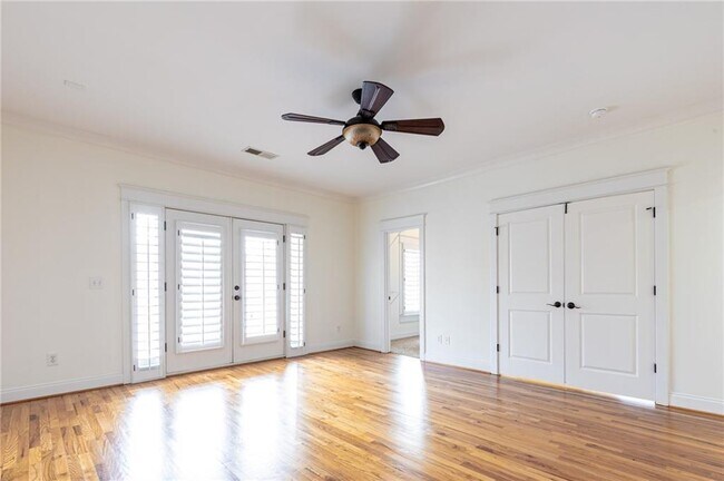 Building Photo - 2288 Oakview Rd NE