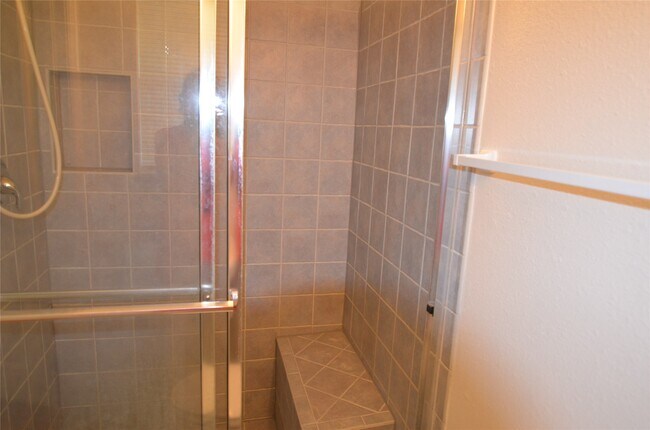 Building Photo - 9902 Trailway Dr